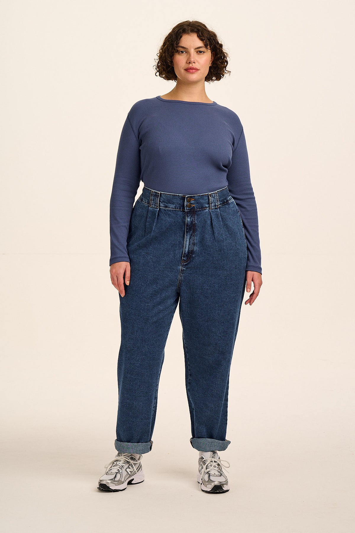 Addison - Denim Jeans in Mid Wash Blue