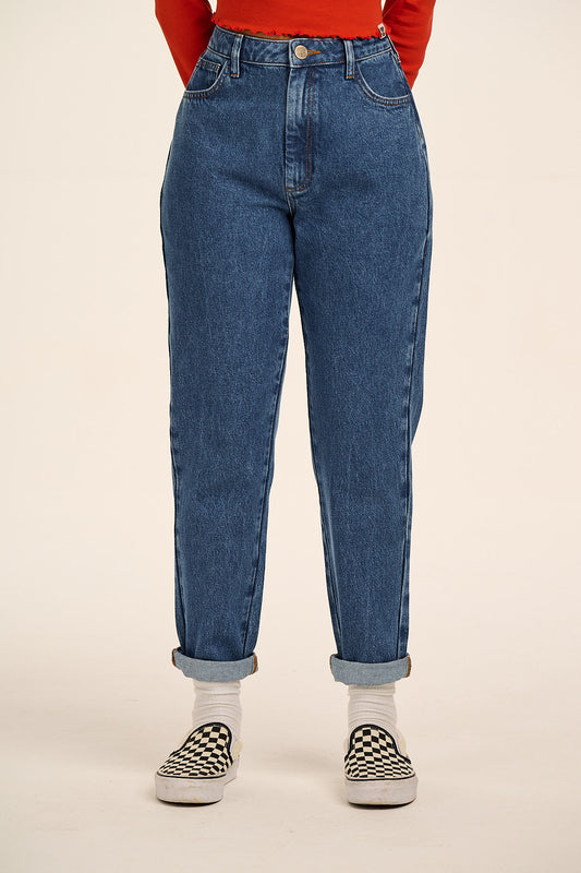 Dana - Mom Denim Jeans in Mid Wash Blue