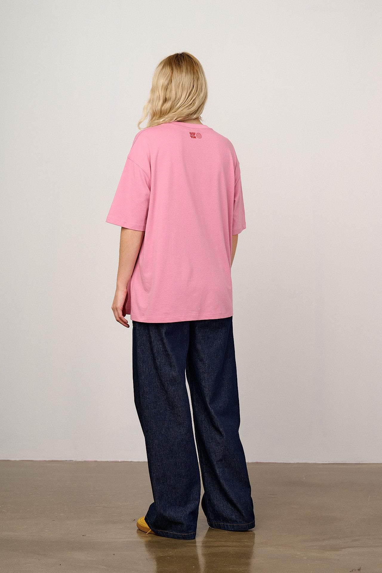 L.E. Benny - Oversized Cotton T-Shirt in Dinosaur Natural History Museum & Yak