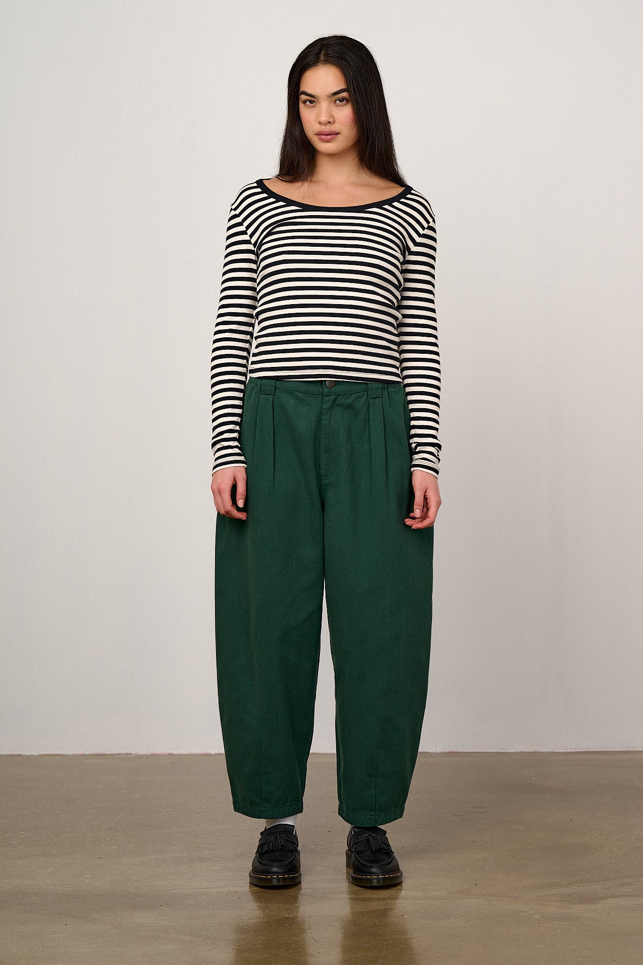 Ashby - Cotton Barrel Leg Trousers in Posy Green