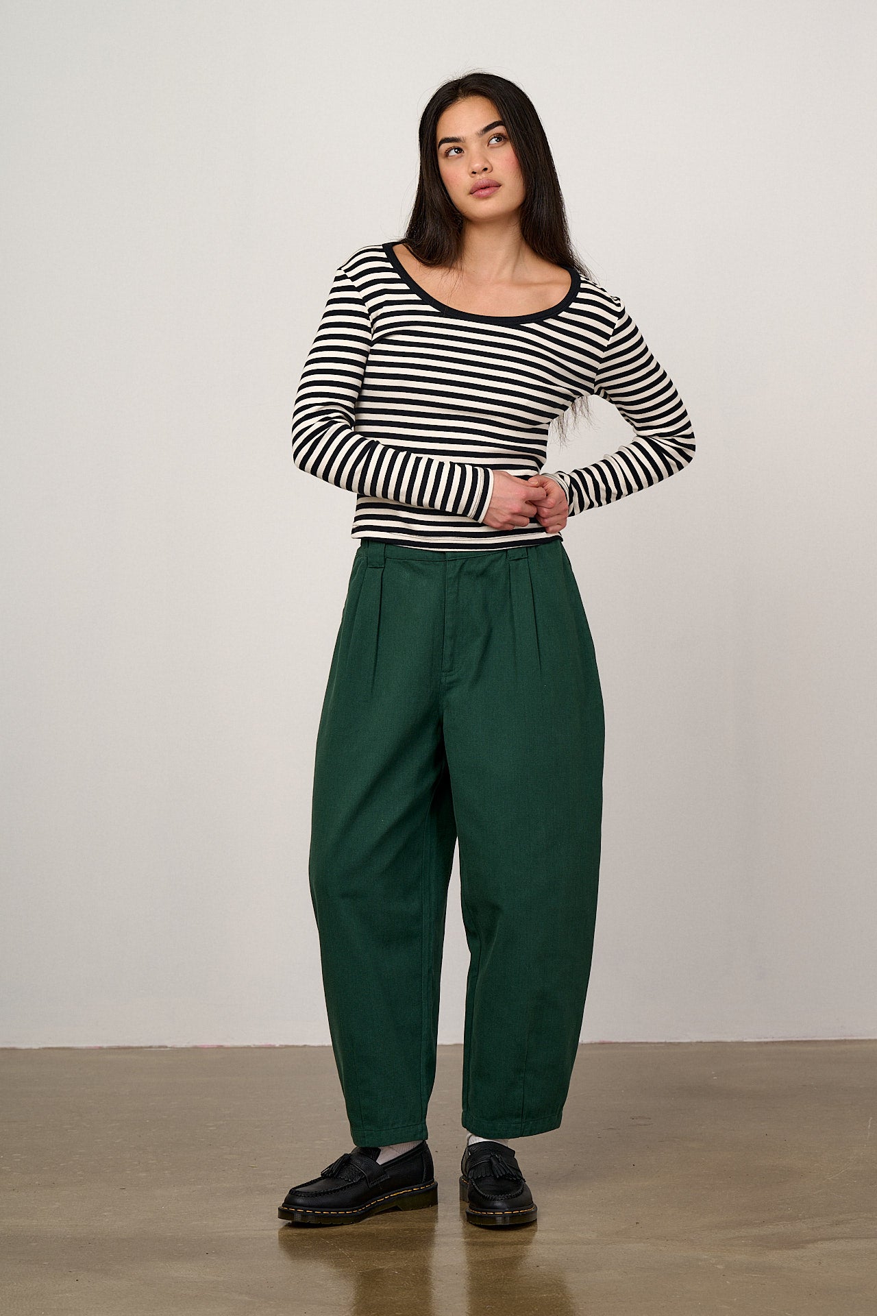 Ashby - Cotton Barrel Leg Trousers in Posy Green