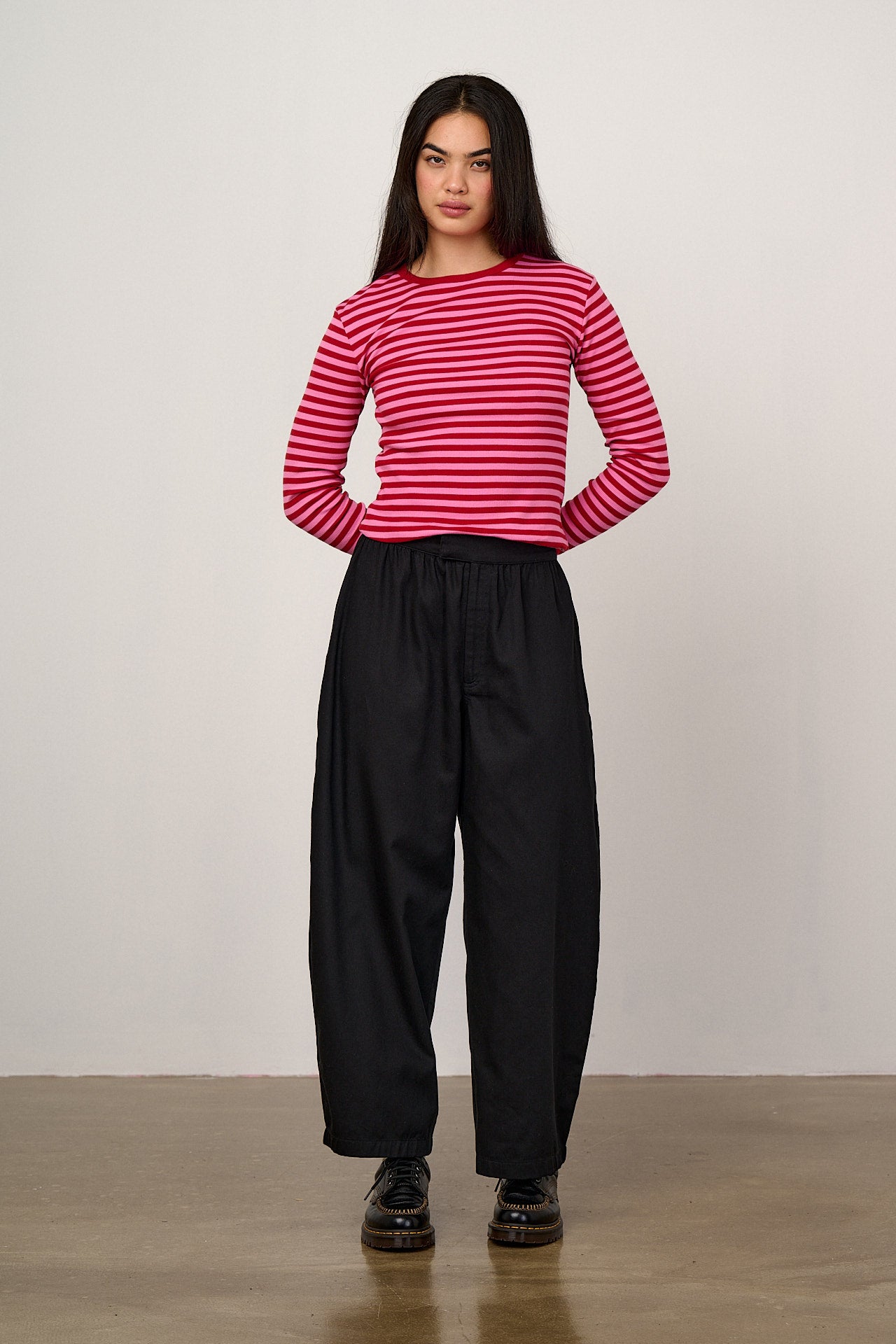 Beau - Barrel Leg Cotton Trousers in Black