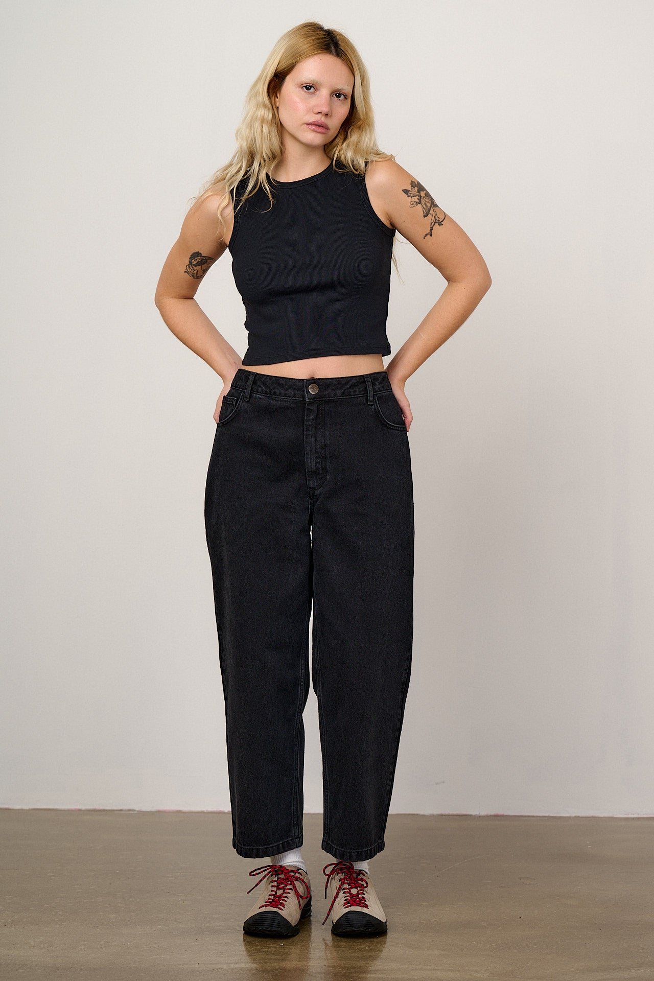 Rue - Ribbed Tank Top in Black