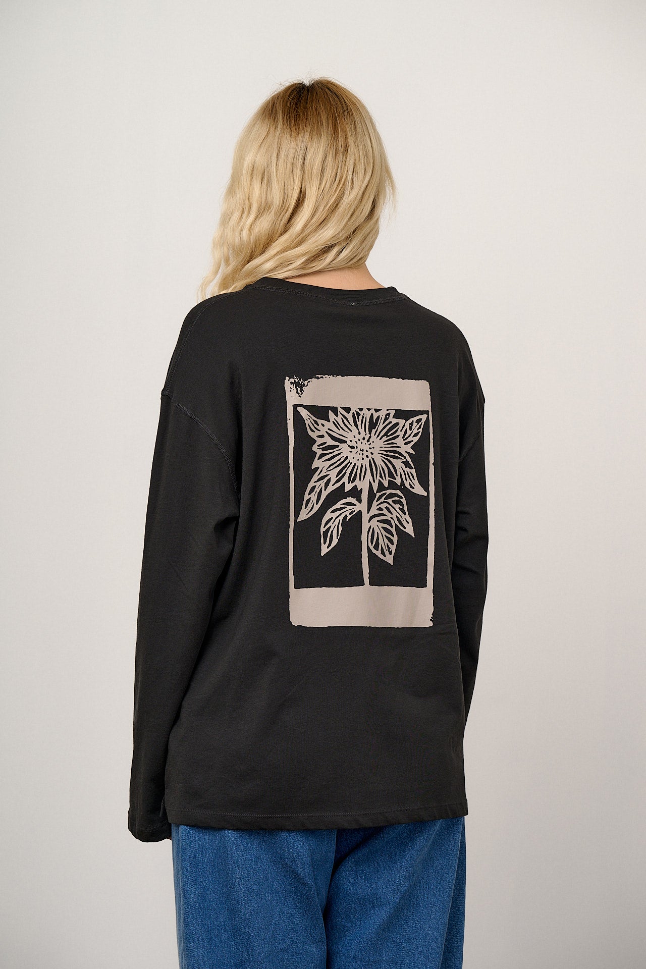 Murat - Long Sleeve Lightweight Cotton T-Shirt in Black & White Sunflower Print