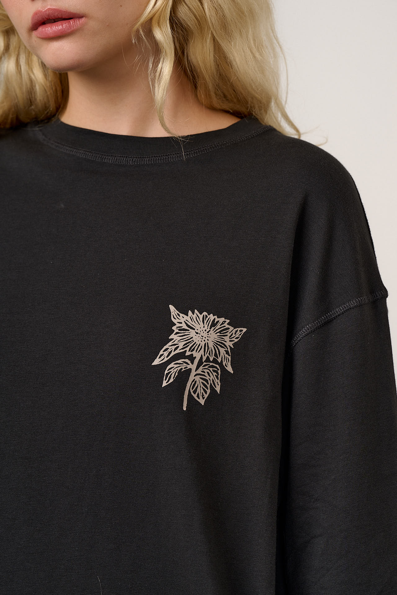 Murat - Long Sleeve Lightweight Cotton T-Shirt in Black & White Sunflower Print