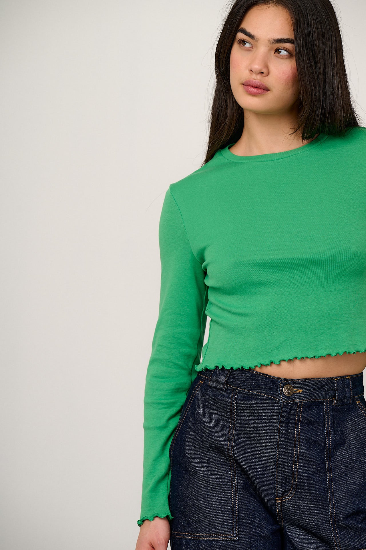 Hansel - Long Sleeve Cotton Crop Top in Kelly Green
