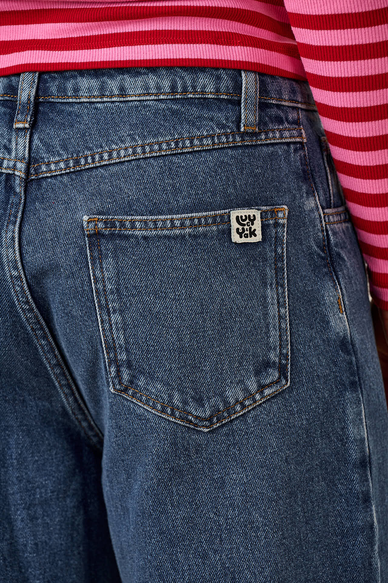 Drew - Cropped Straight Leg Denim Jeans in Mid Wash Blue