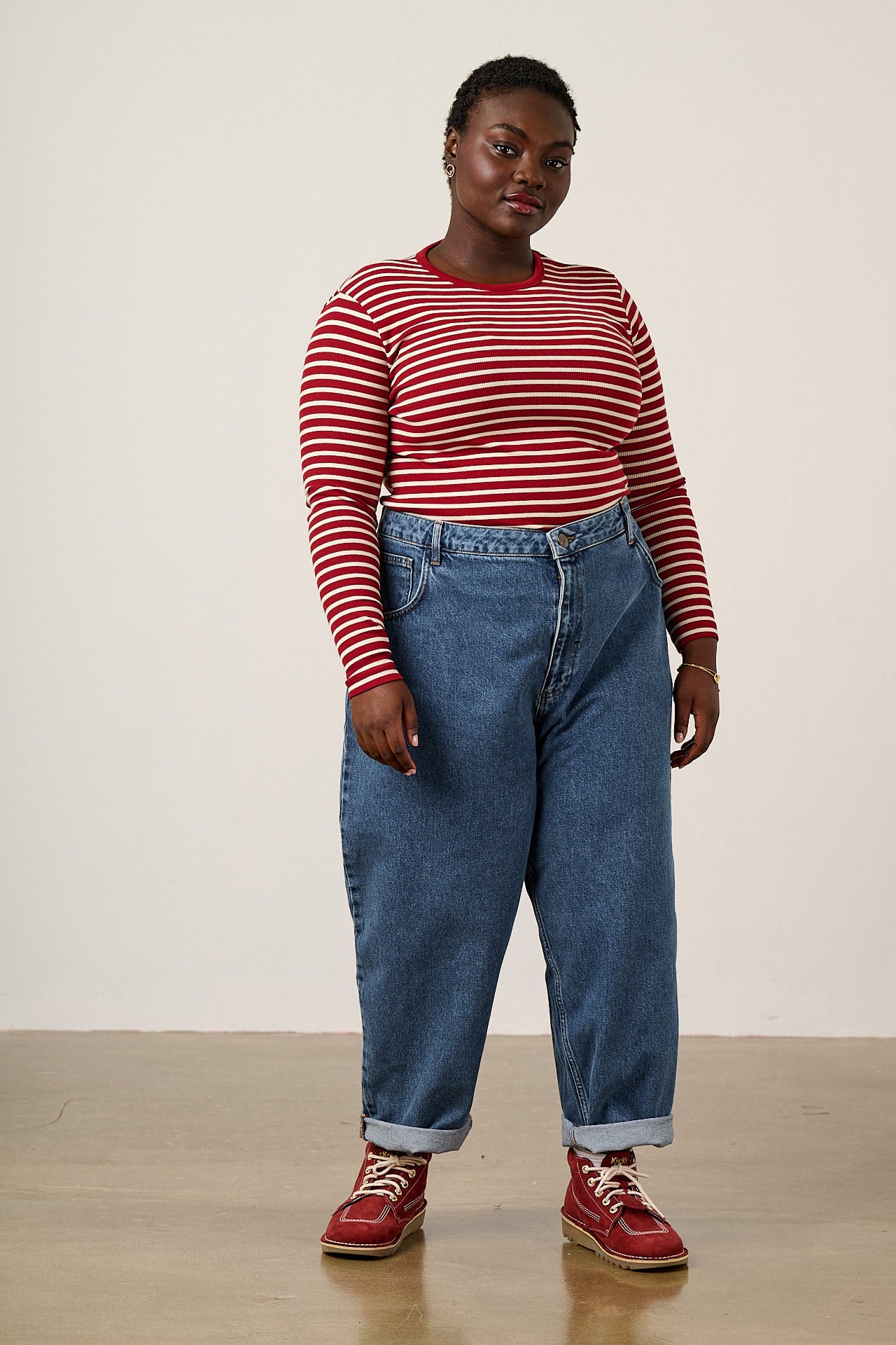 Drew - Cropped Straight Leg Denim Jeans in Mid Wash Blue