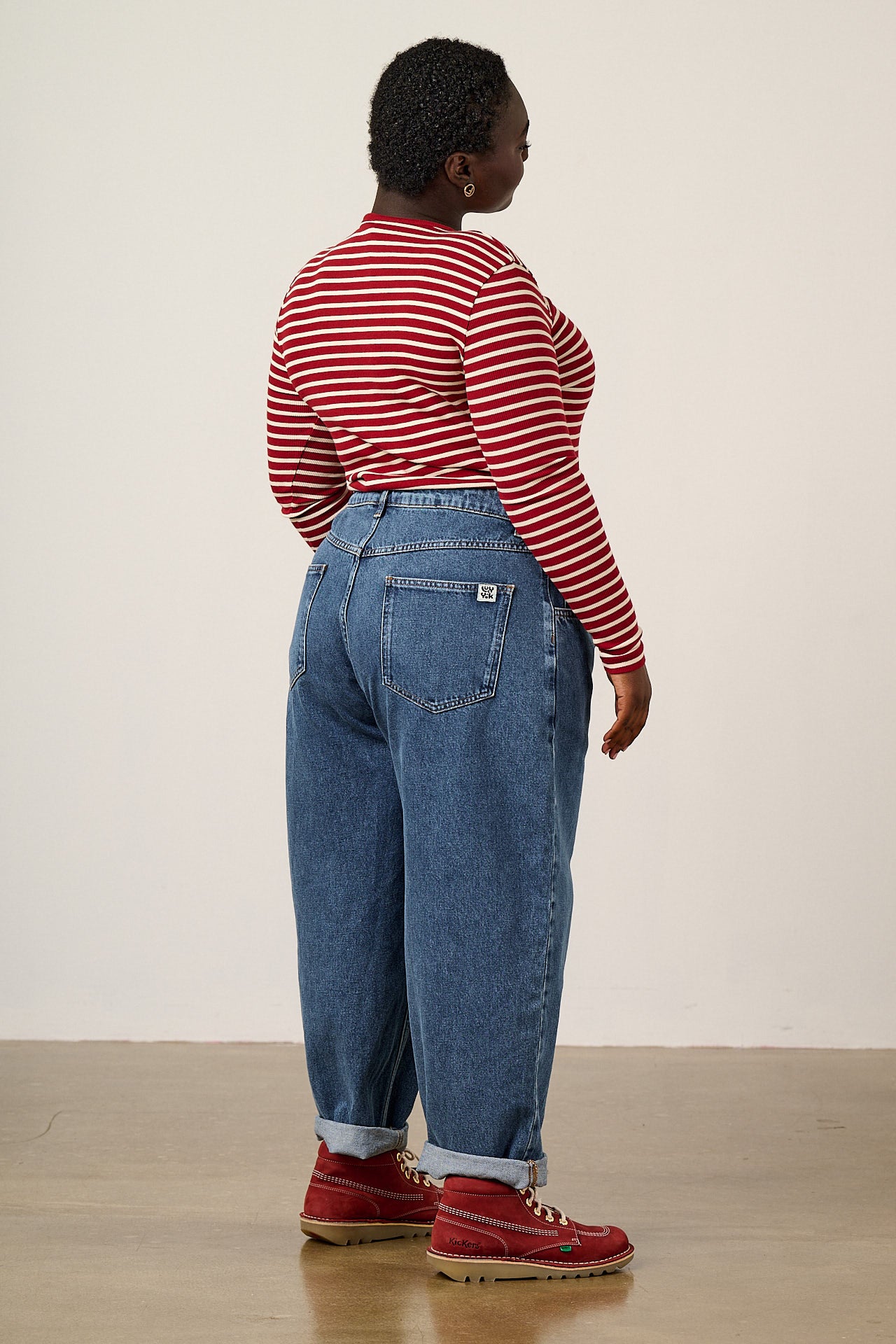 Drew - Cropped Straight Leg Denim Jeans in Mid Wash Blue