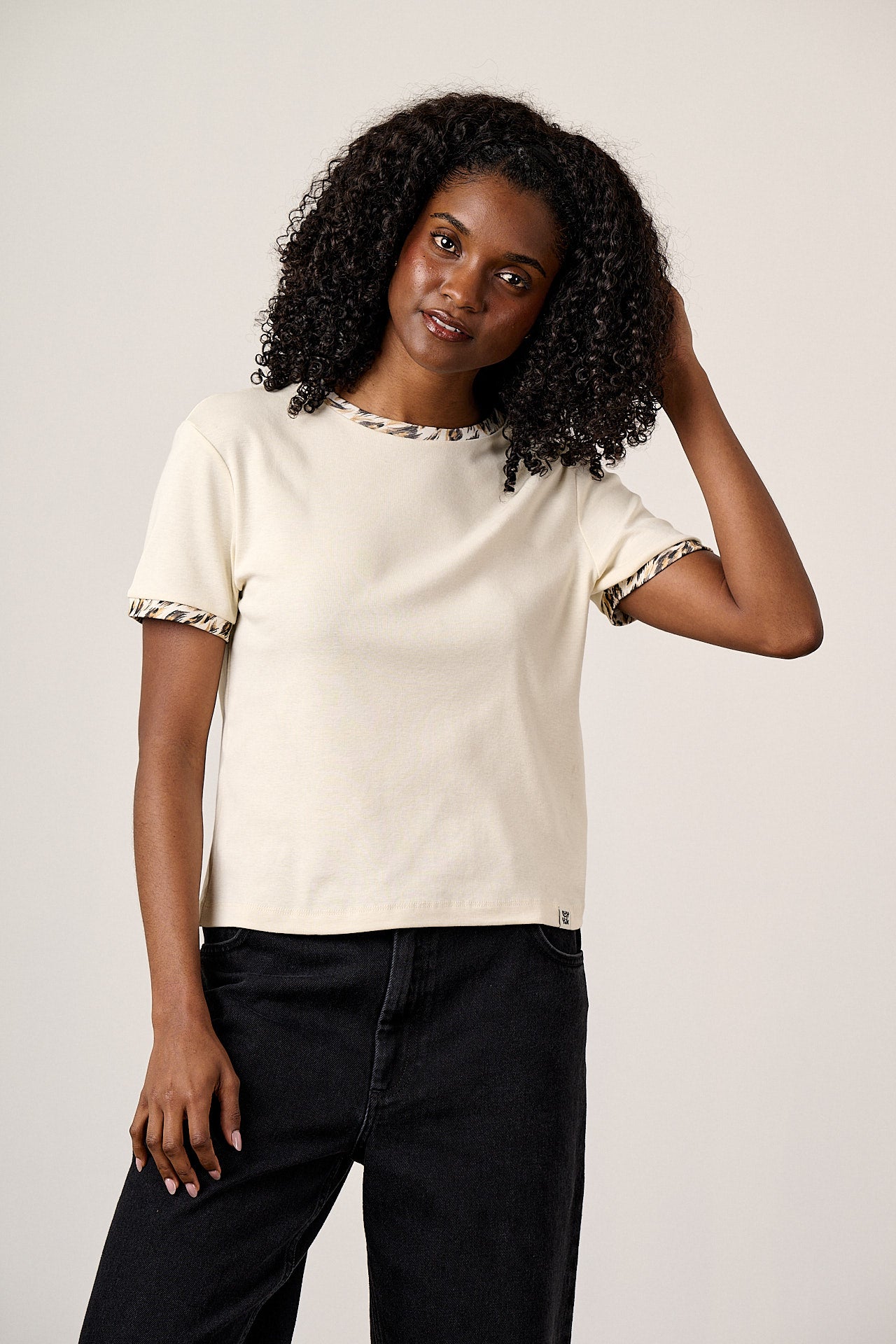 Maya - Cotton T-Shirt in Leo Swirl Trim