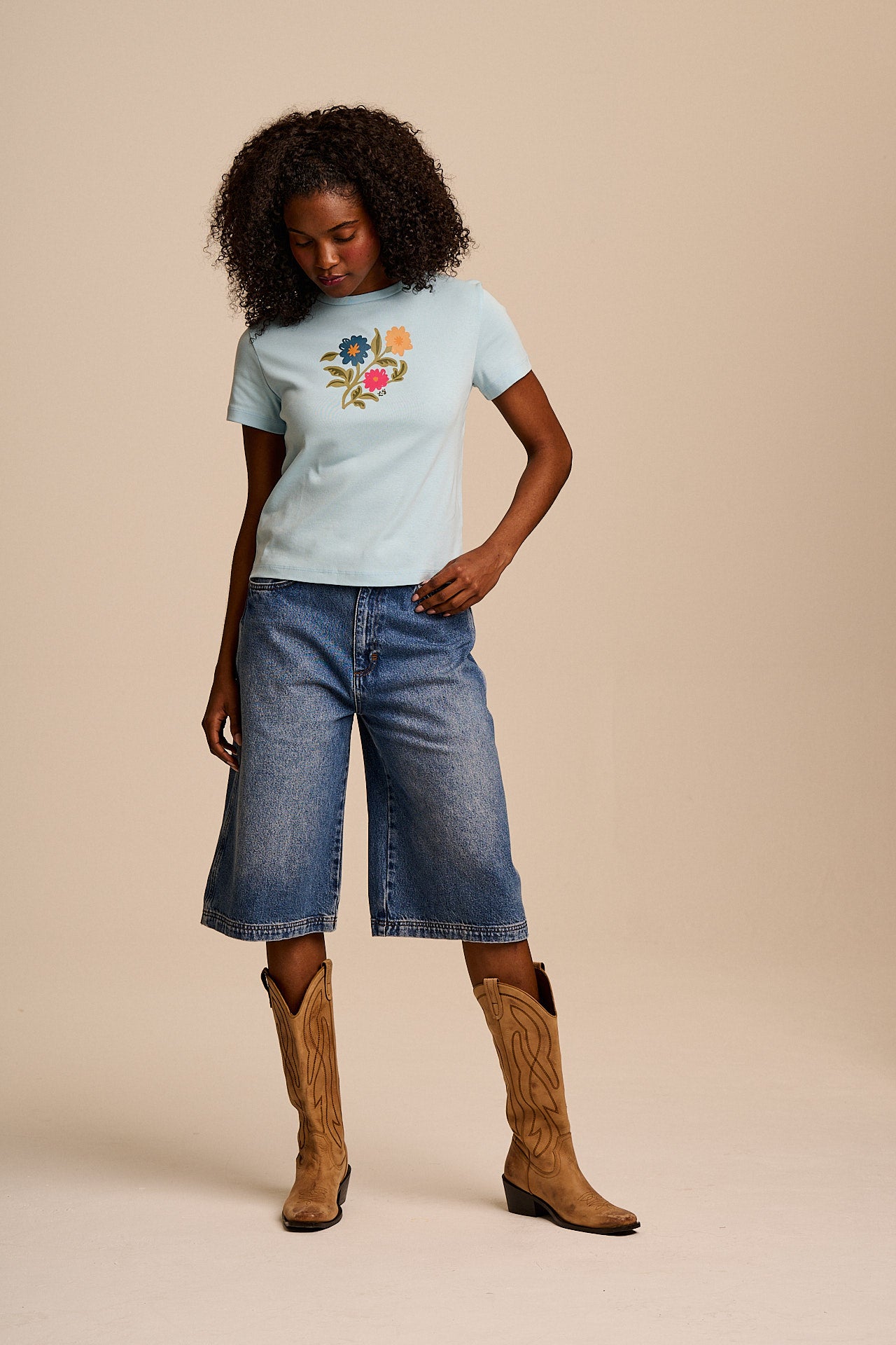 Maya - Cotton T-Shirt in Light Blue Floral Print