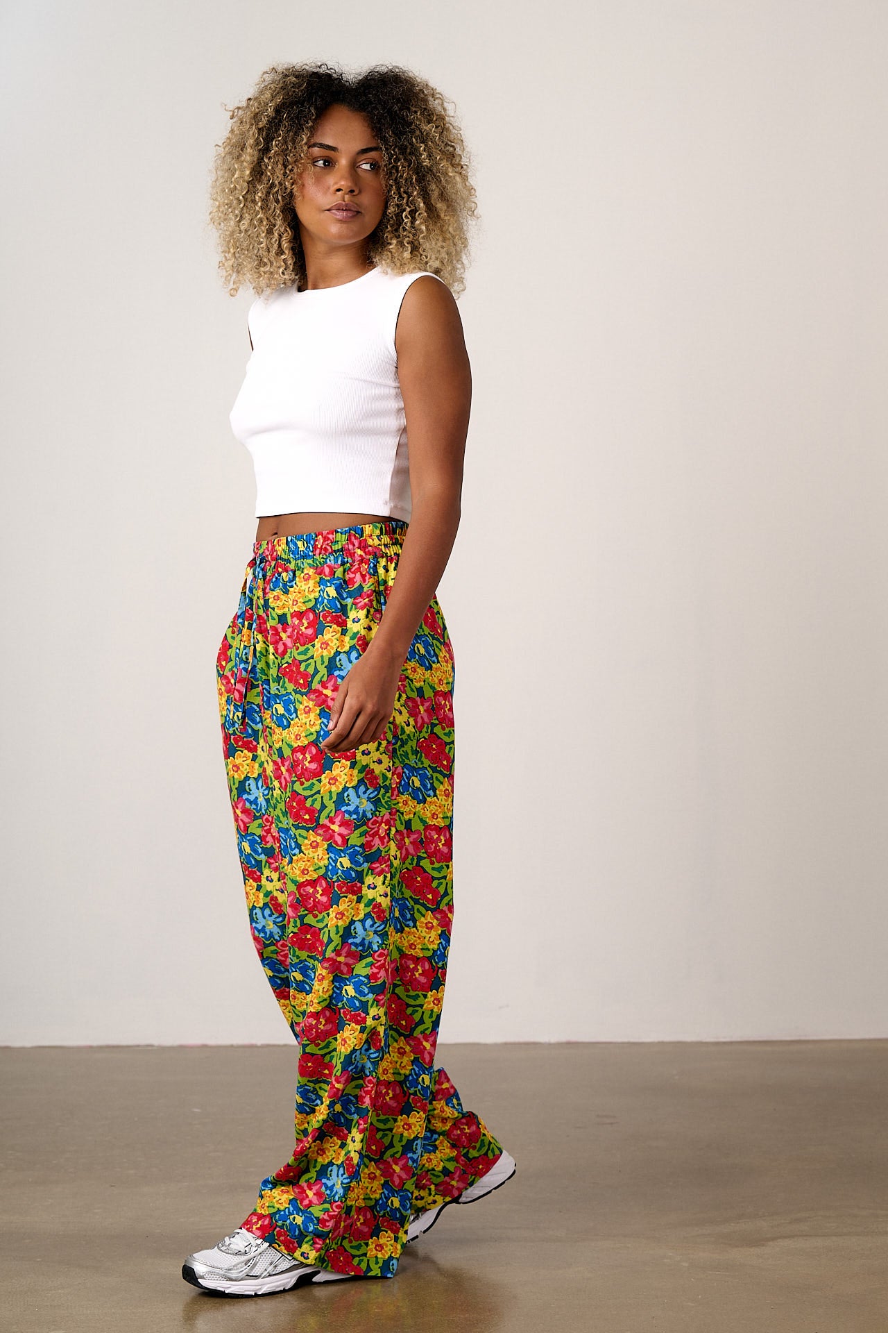 Norris - Wide Leg Cotton & Viscose Trousers in 80s Scribbled Floral