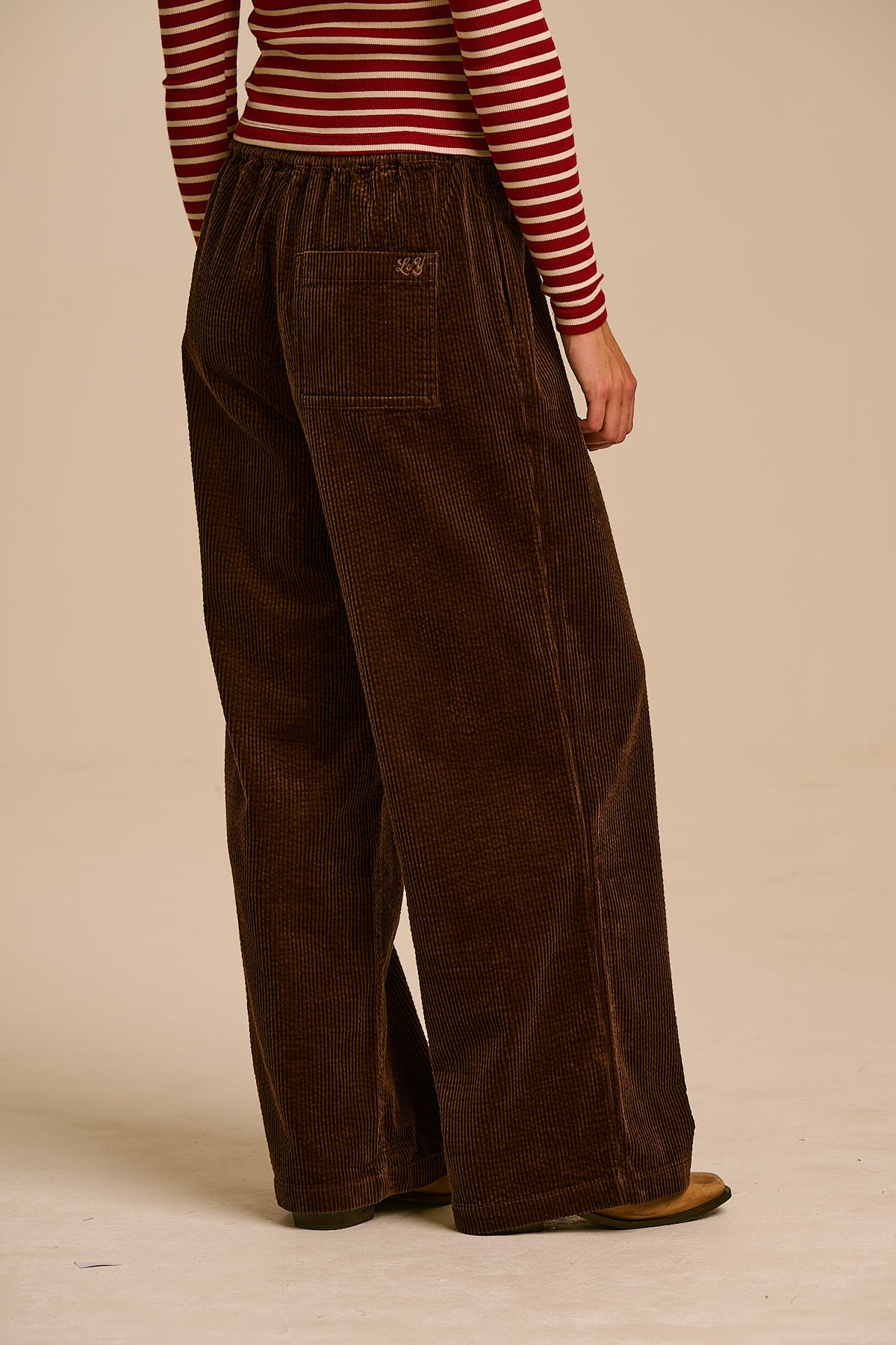 Norris - Wide Leg Corduroy Trousers in Chocolate