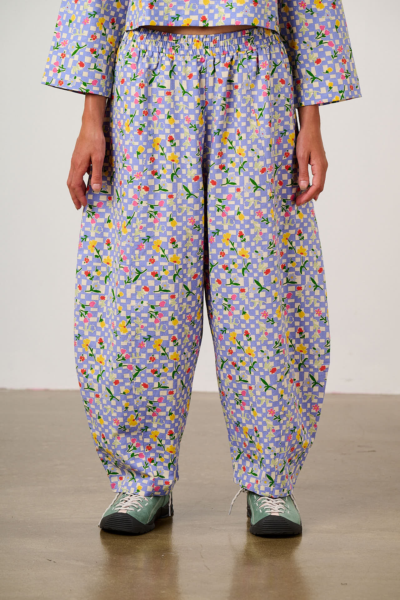 Obregon - Cotton Barrel Leg Trousers in Ditsy Checkerboard Floral