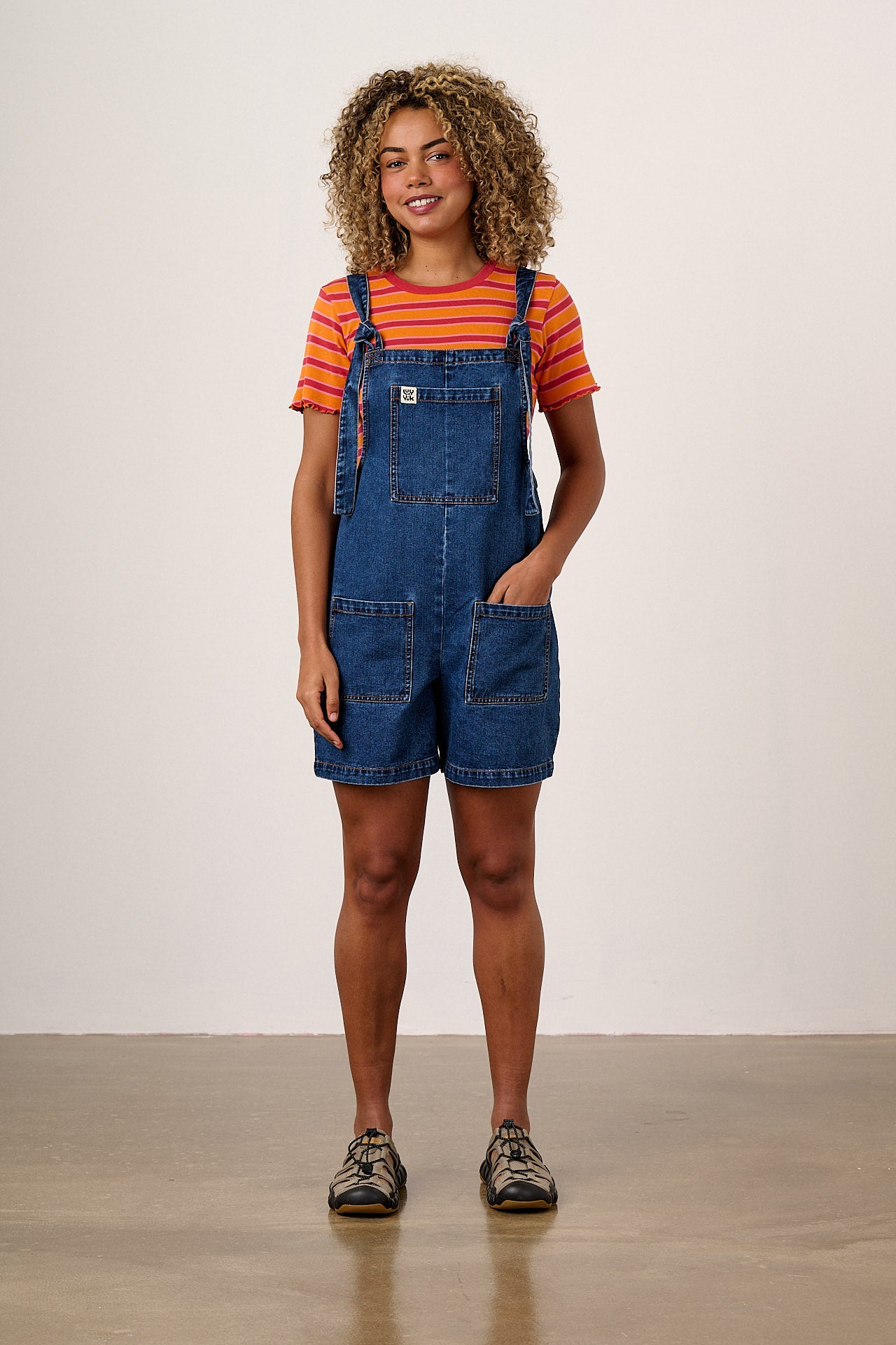 Original Shorts - Denim Dungarees Shorts in Mid Wash Blue