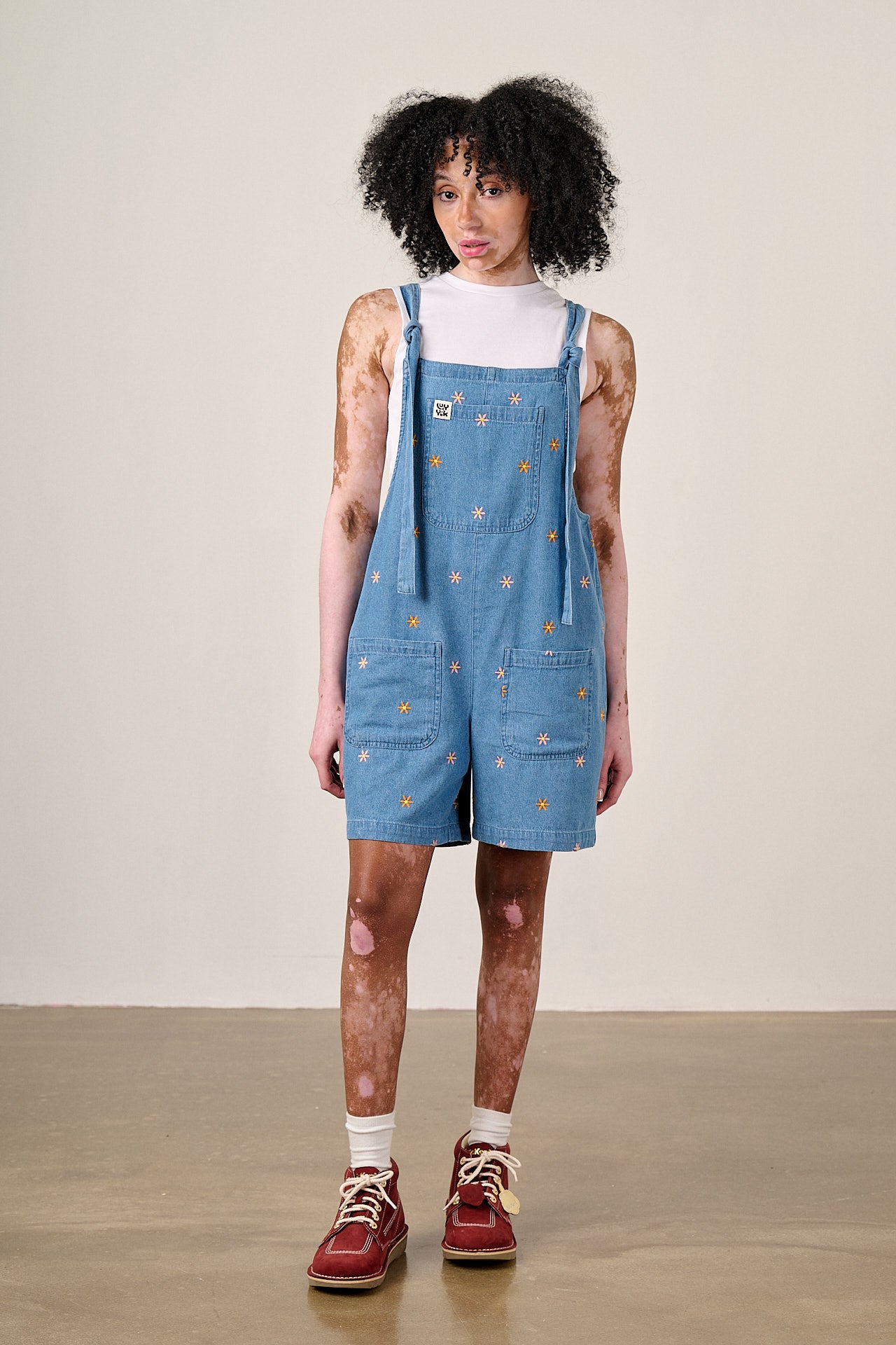 IMPERFECT - Original Dungaree Shorts - Cotton Dungaree Shorts in Light Blue with Floral Embroidery