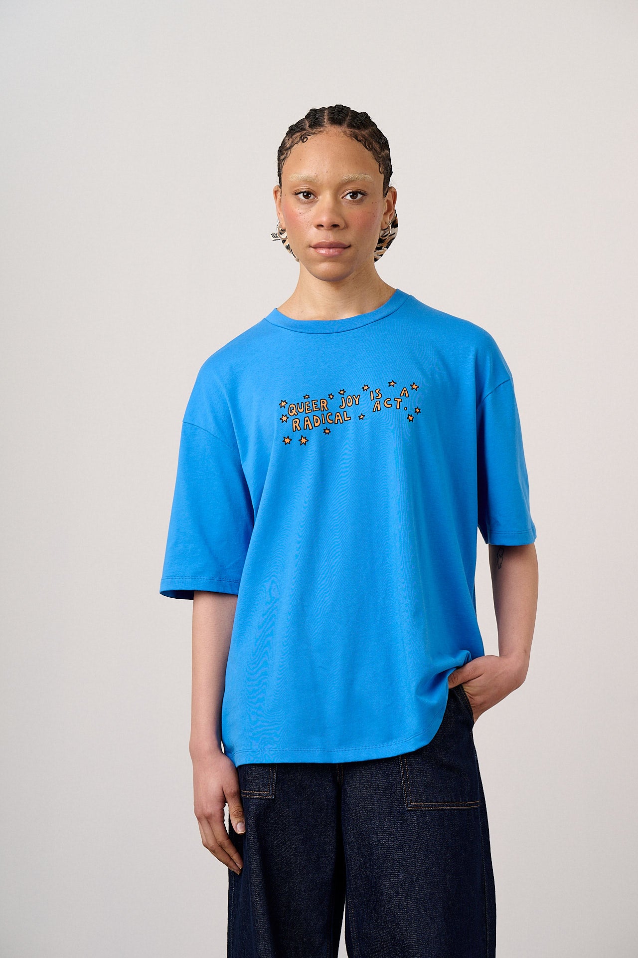 Bee Illustrates Pride 2026 - Benny - Oversized cotton T-Shirt in Blue