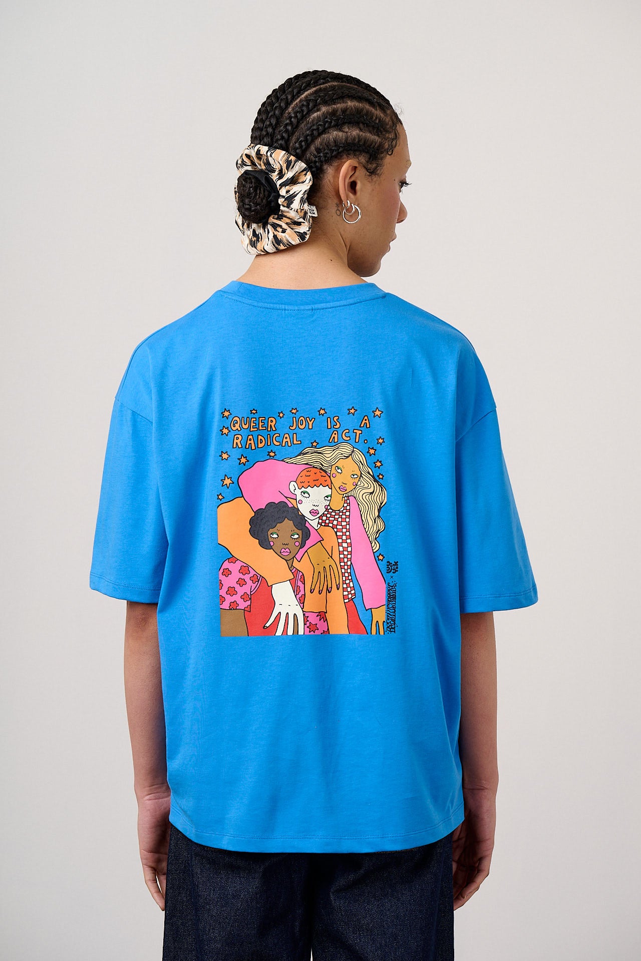 Bee Illustrates Pride 2026 - Benny - Oversized cotton T-Shirt in Blue