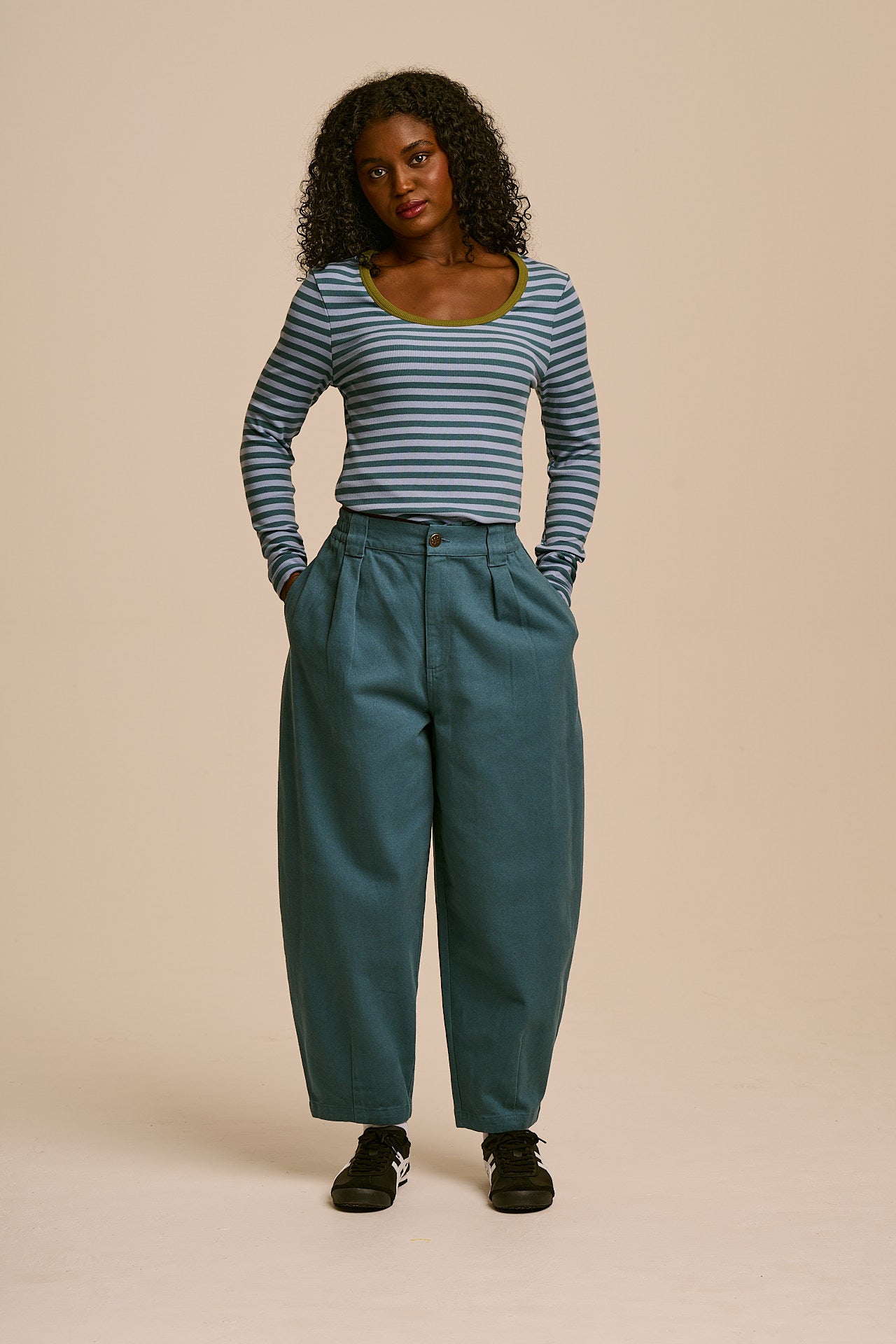Ashby - Cotton Barrel Leg Trousers in Teal