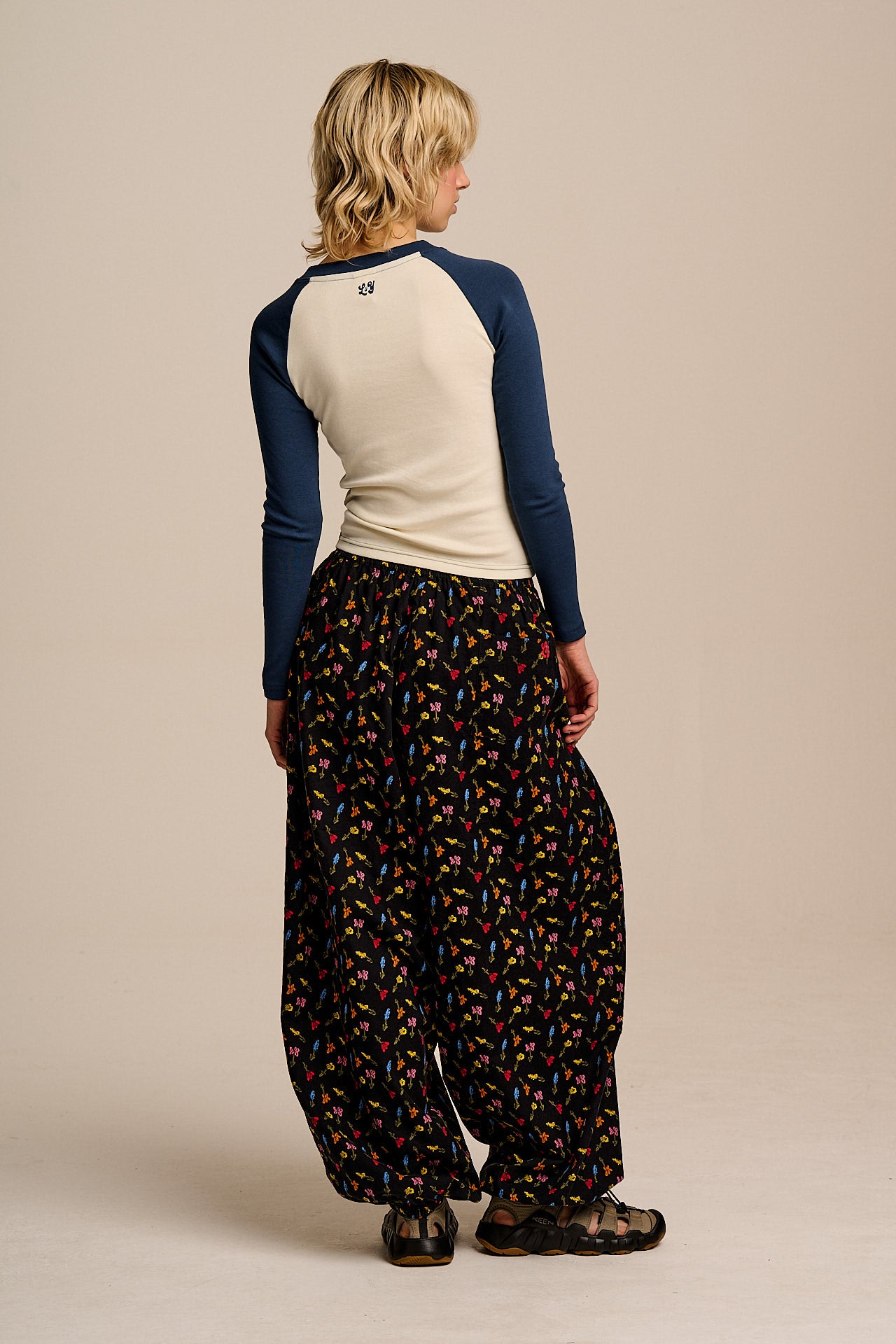 Renata - Cuffed Cotton Balloon Leg Trousers in Mini Tulips on Black