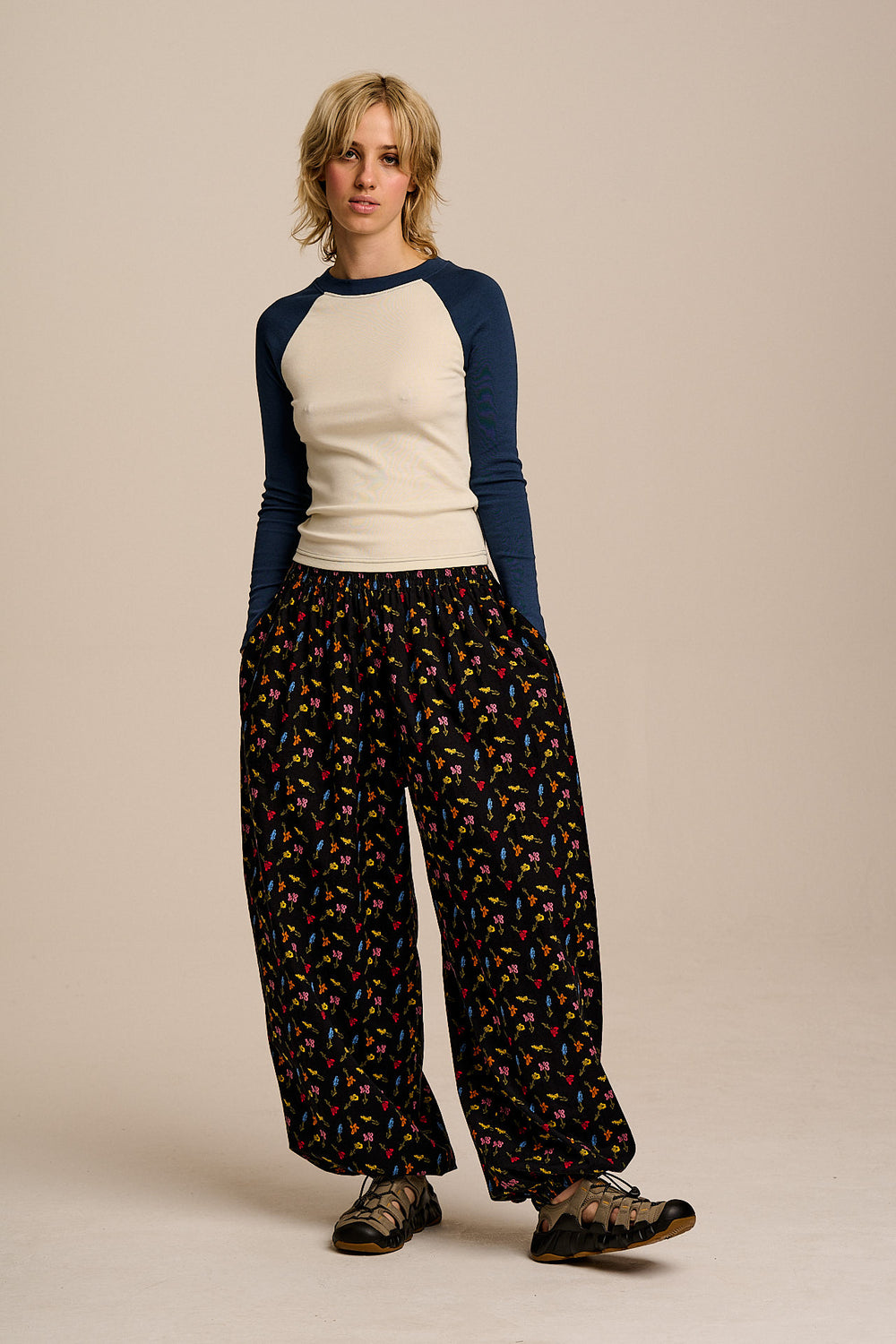 Renata - Cuffed Cotton Balloon Leg Trousers in Mini Tulips on Black