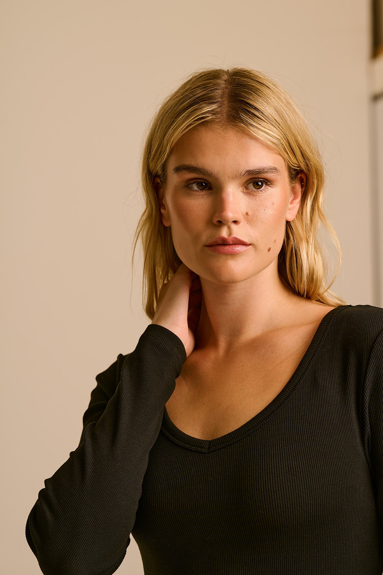 Shay - Cotton Ribbed V-Neck Top in Black