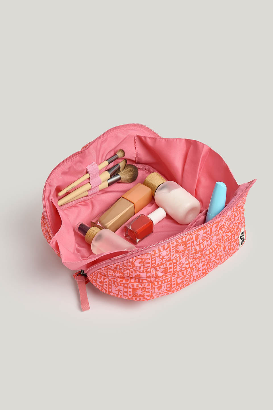 Makari - Expandable Washbag in Pink & Red Lunar Checkerboard