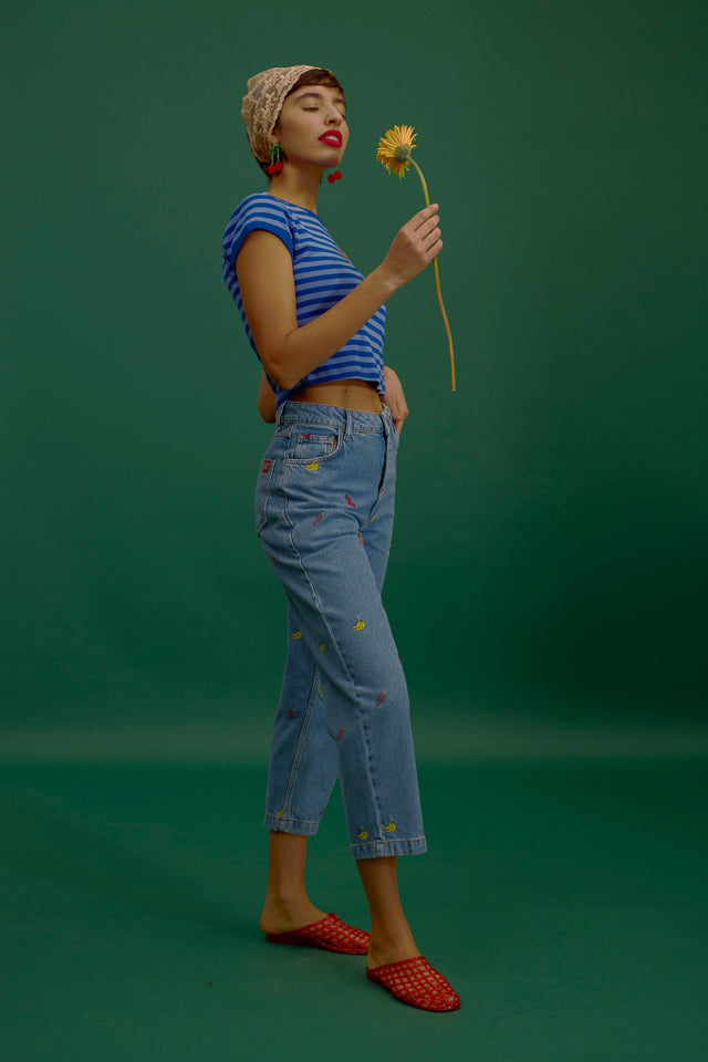 Drew - Cropped Straight Legged Cotton Trousers in Light Wash Veg Embroidery