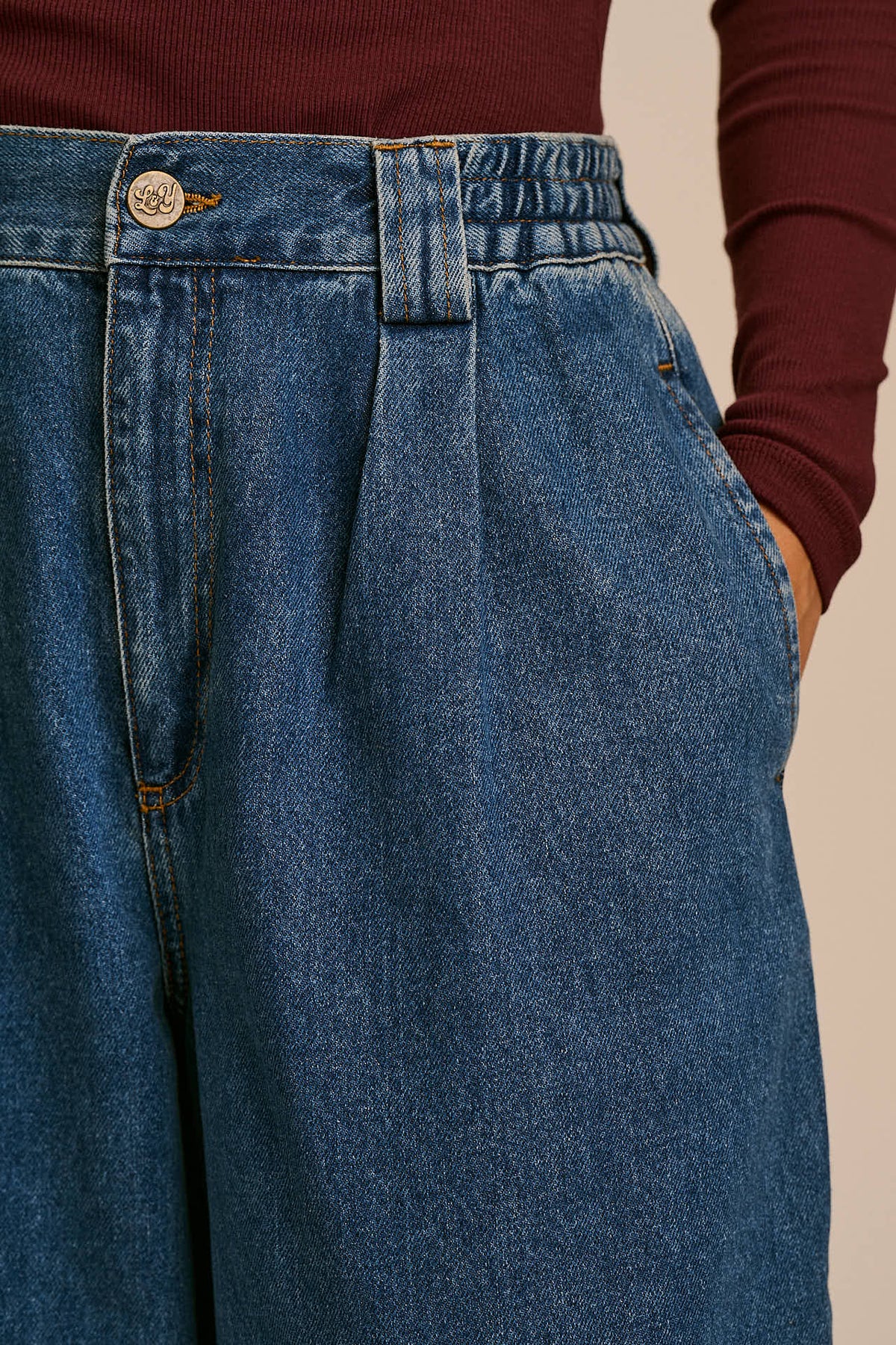 Ashby - Denim Barrel Leg Jeans in Mid Wash New Fit