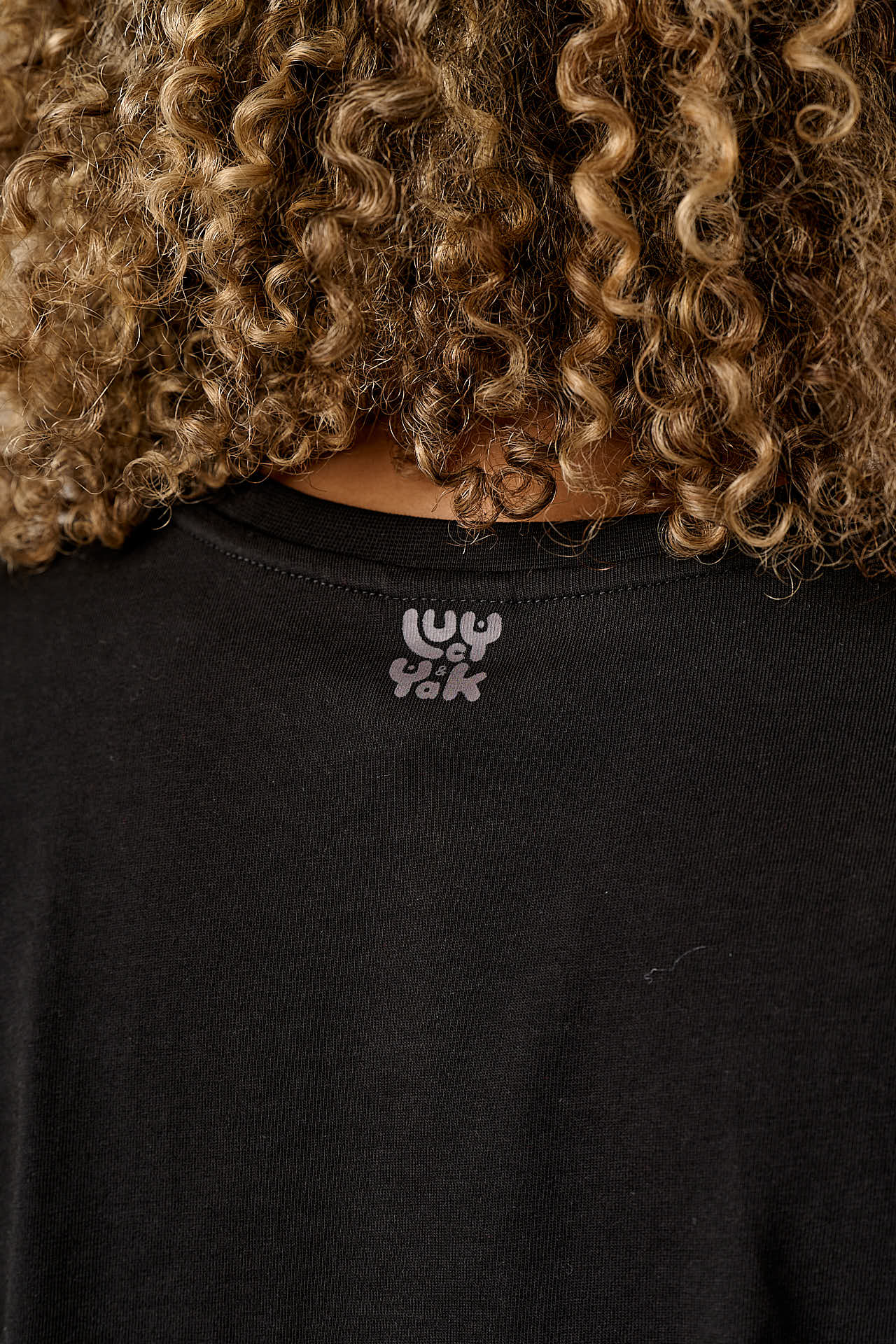 Zayla - Cropped Boxy T-Shirt in Black