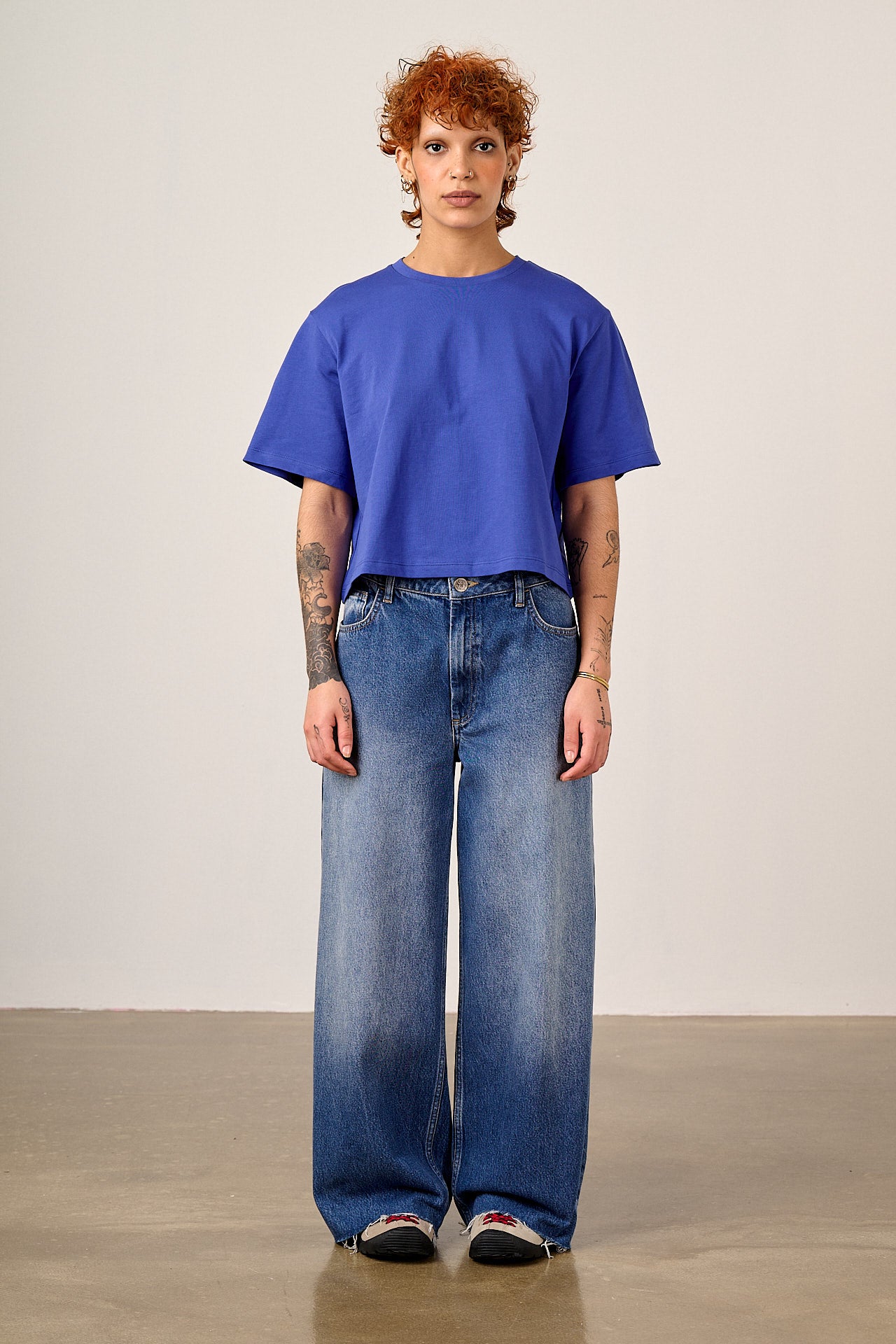 Zayla - Cropped Boxy T-Shirt in Dazzling Blue