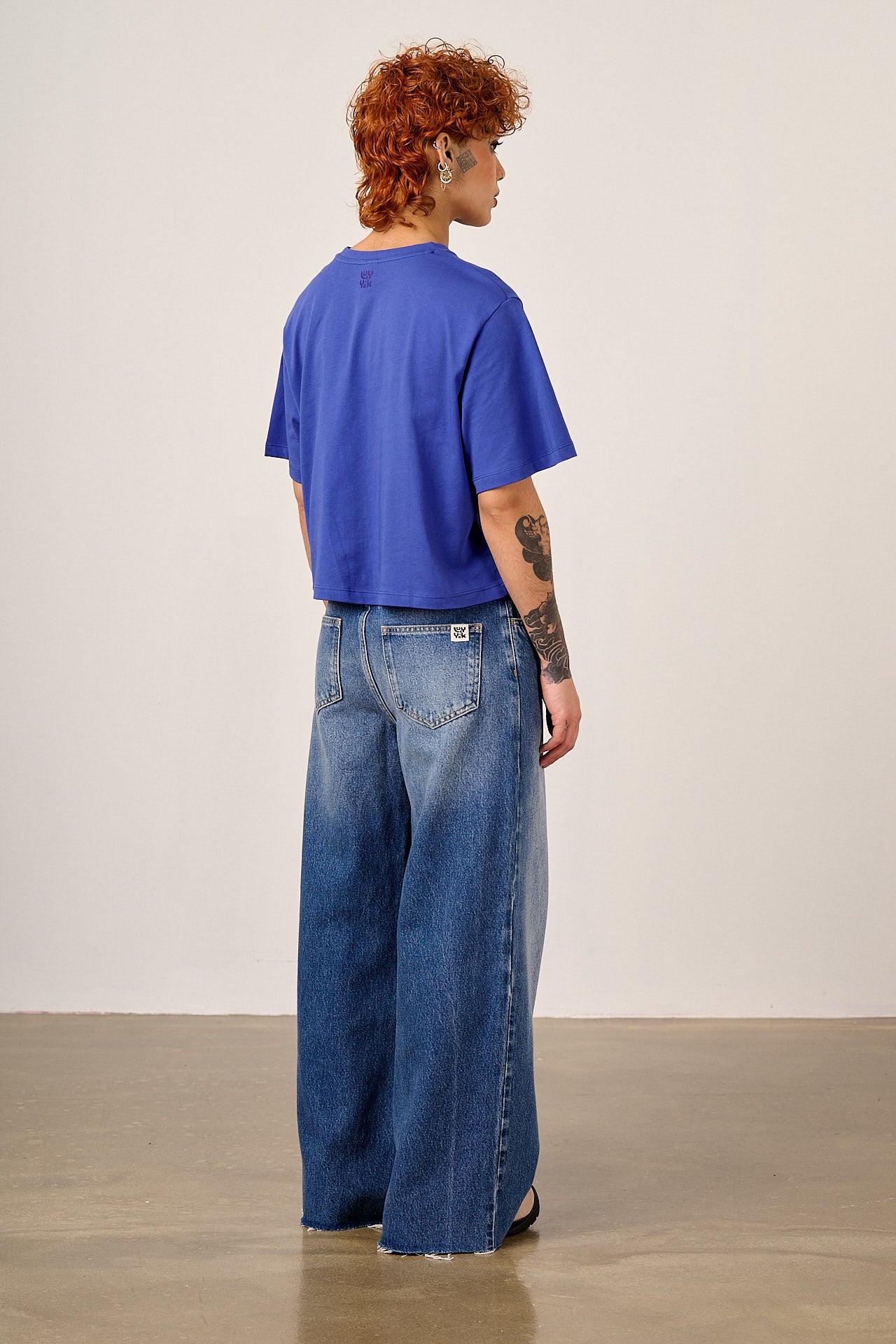 Zayla - Cropped Boxy T-Shirt in Dazzling Blue