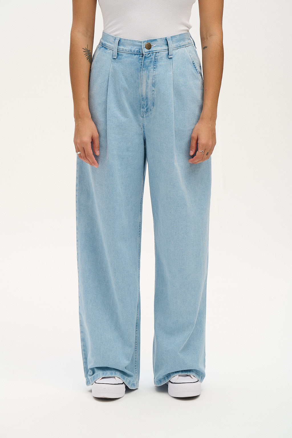 Drew Straight Leg Jeans: ORGANIC DENIM - Light Wash Blue – Lucy & Yak