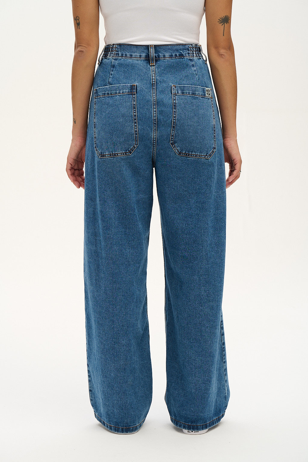 Cole Super Wide Leg Jeans: ORGANIC DENIM - Mid Wash Blue – Lucy & Yak