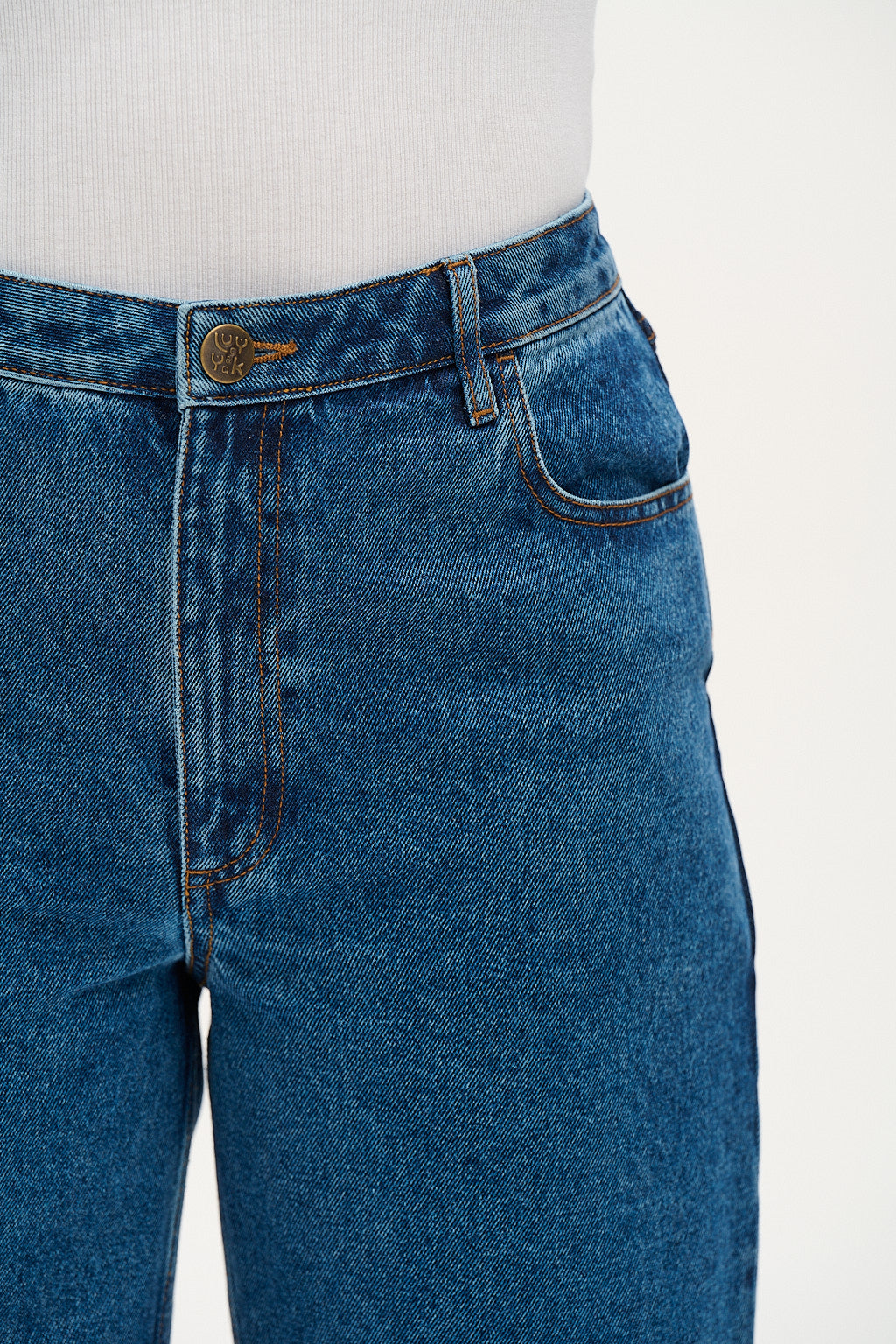 Drew Straight Leg Jeans: ORGANIC DENIM - Light Wash Blue – Lucy & Yak